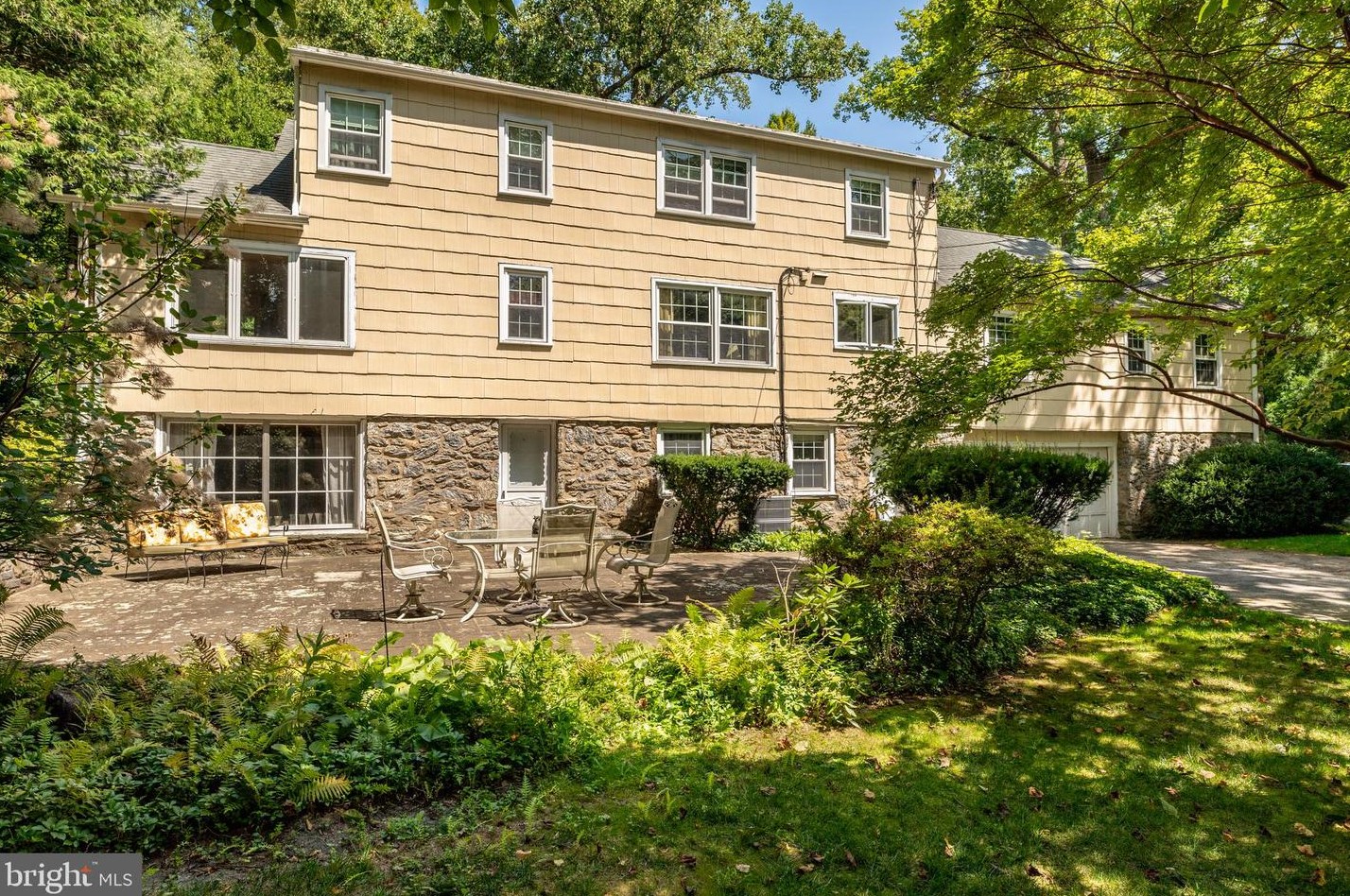 624 Sussex Rd, Penn Wynne PA 19096-2204 exterior