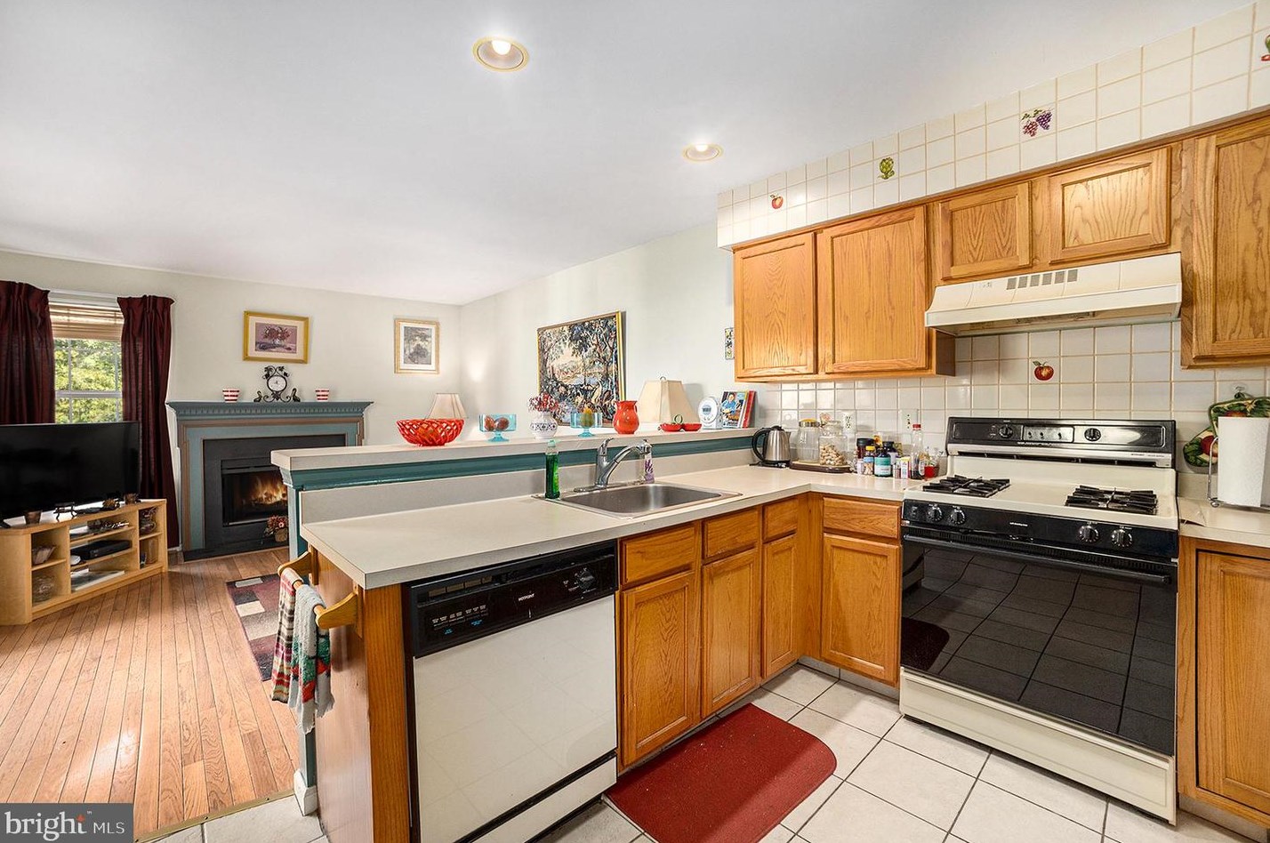 1190 Oxford Cir, Lansdale PA 19446-6657 exterior