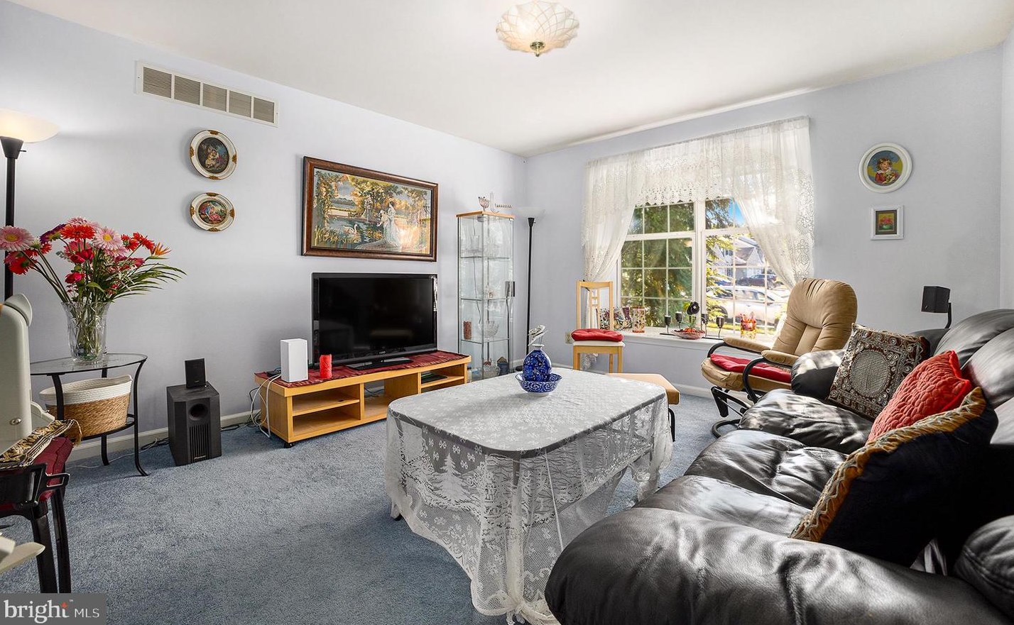 1190 Oxford Cir, Lansdale PA 19446-6657 exterior