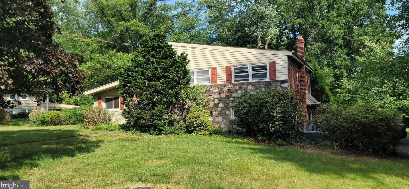 1921 Washington Ln, Meadowbrook PA  19046-1137 exterior