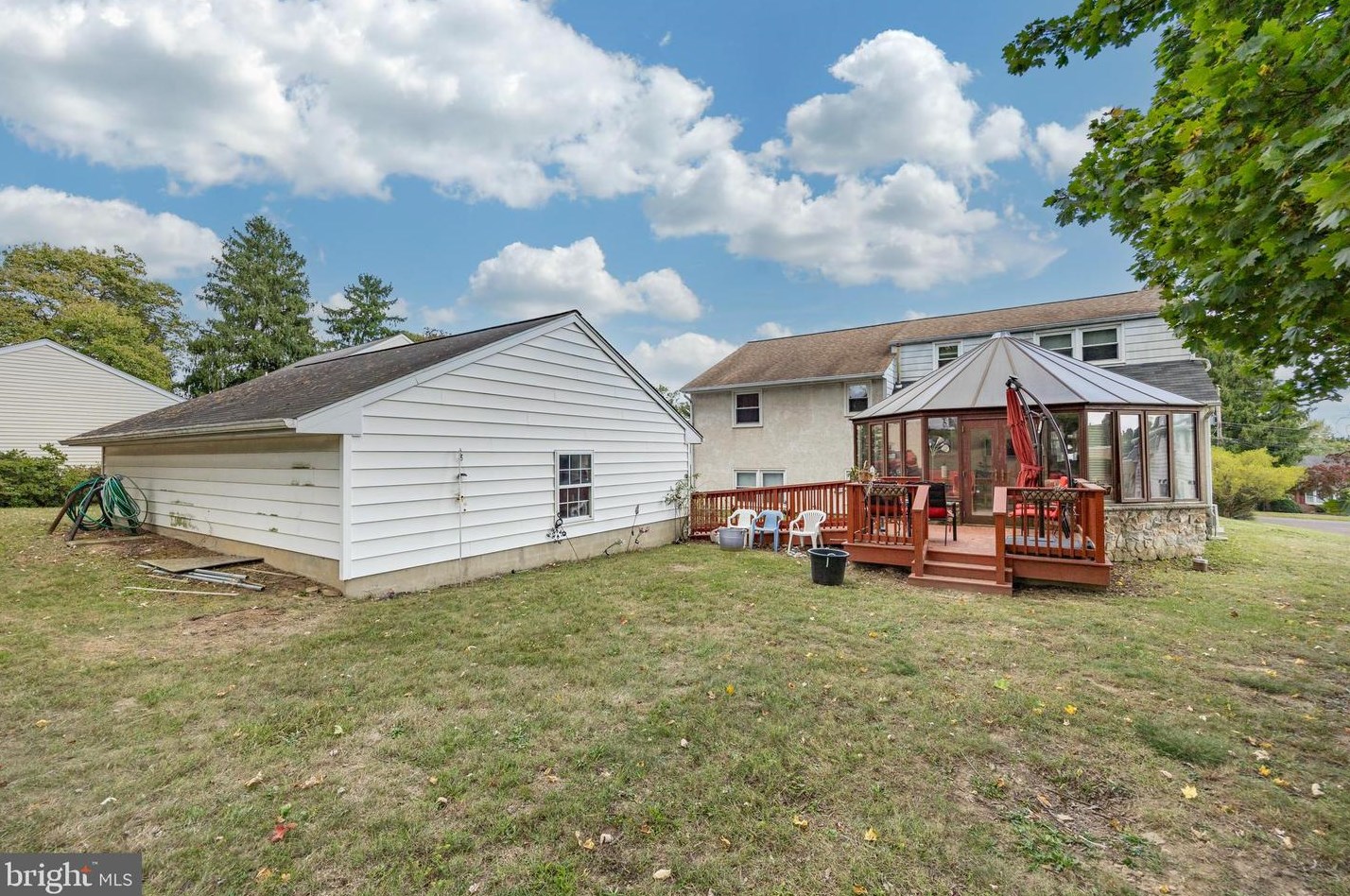 1027 Windy Hl Rd, Norristown PA  19403-1024 exterior