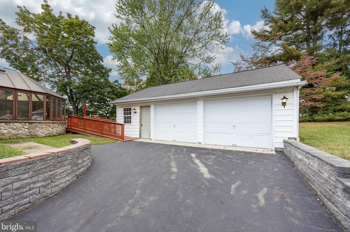 1027 Windy Hl Rd, Norristown PA  19403-1024 exterior