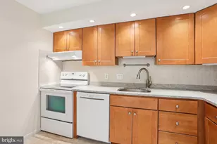 10306 Valley Forge Cir, King of Prussia, PA 19406 - Photo 11