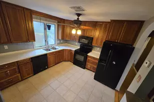 520 Deerfield Dr, Norristown, PA 19403 - Photo 23