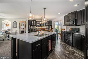 906 Lakeview Dr, Green Lane, PA 18054 - Photo 13