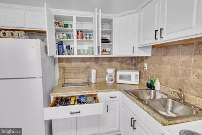 905 W Marshall Street, Norristown, PA 19401 - Photo 15