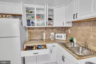 905 W Marshall St, Norristown, PA 19401 - Photo 15