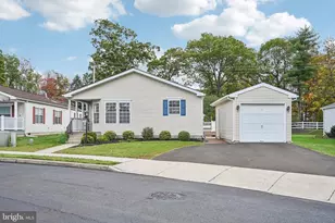 1099 J F K Dr, North Wales, PA 19454 - Photo 3