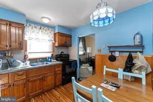 401 W Logan St, Norristown, PA 19401 - Photo 17