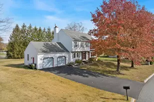 212 Hampton Cir, Gilbertsville, PA 19525 - Photo 3