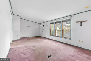 907 Lakeview Dr, Green Lane, PA 18054 - Photo 3