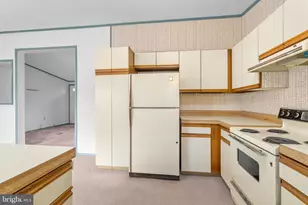 907 Lakeview Dr, Green Lane, PA 18054 - Photo 9