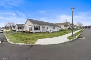 501 Blue Bell Springs Dr, Blue Bell, PA 19422 - Photo 3