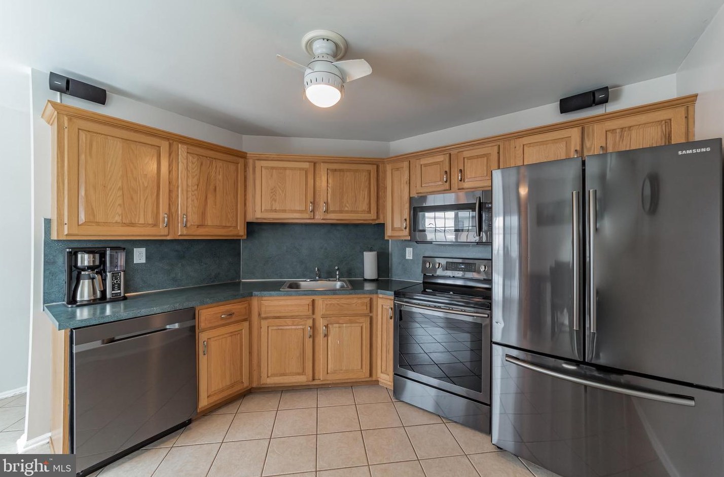 86 Pne Hurst Dr, Pottstown PA 19464-7205 exterior