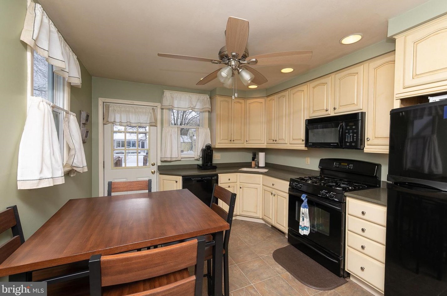 915 Garfield Ave, Ardsley PA 19038-1814 exterior