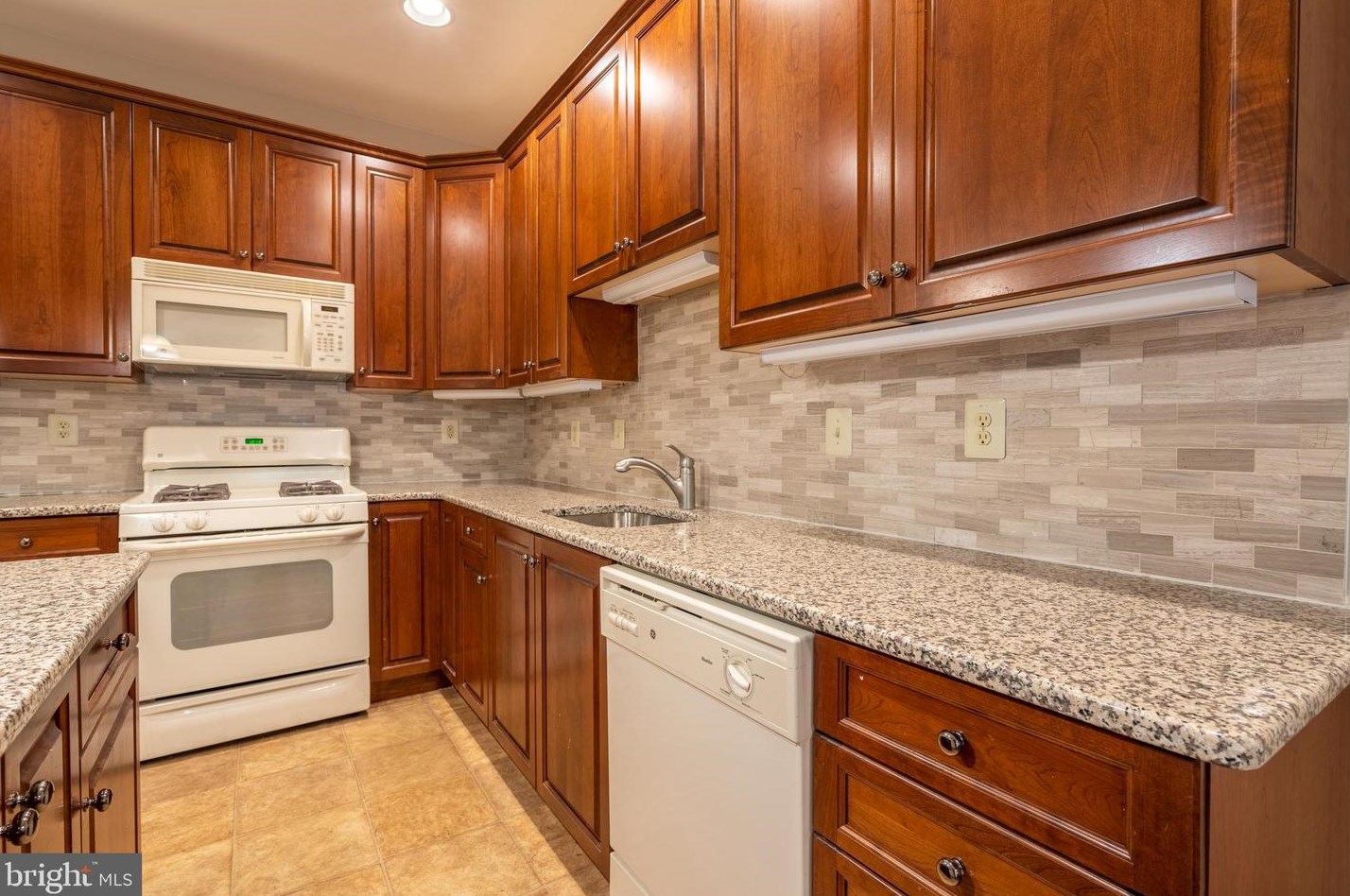 11 Arbor Cir, Colmar PA  18915-9608 exterior