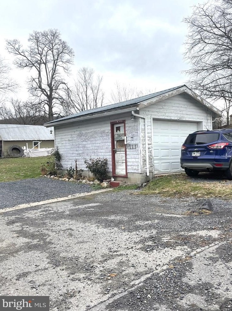 49 Middle Rd, Ryde PA 17051-8113 exterior