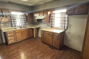 428 S Wayne St, Lewistown, PA 17044 - Photo 5