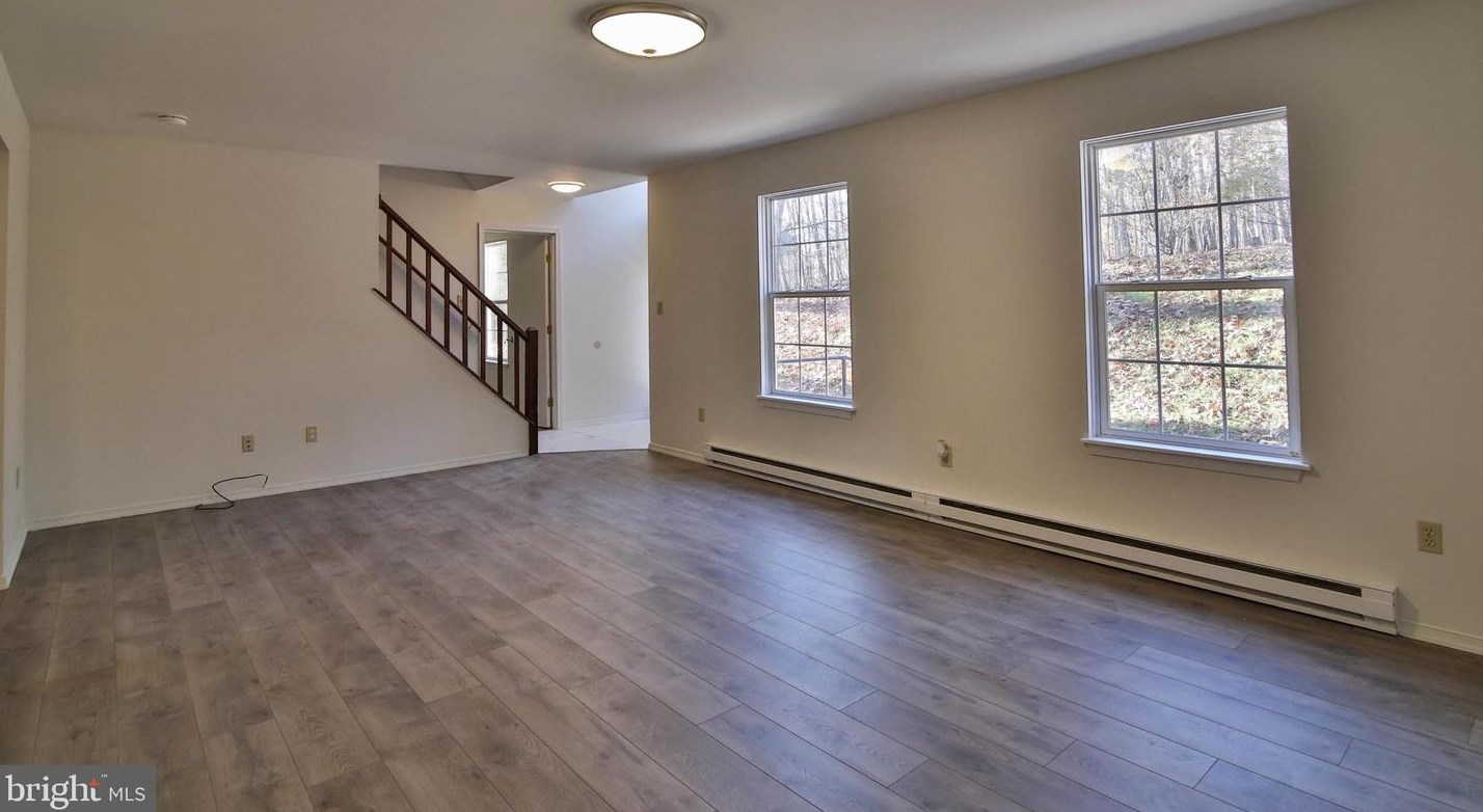 3309 Trafalgar Ave, East Stroudsburg PA  18302-8465 exterior