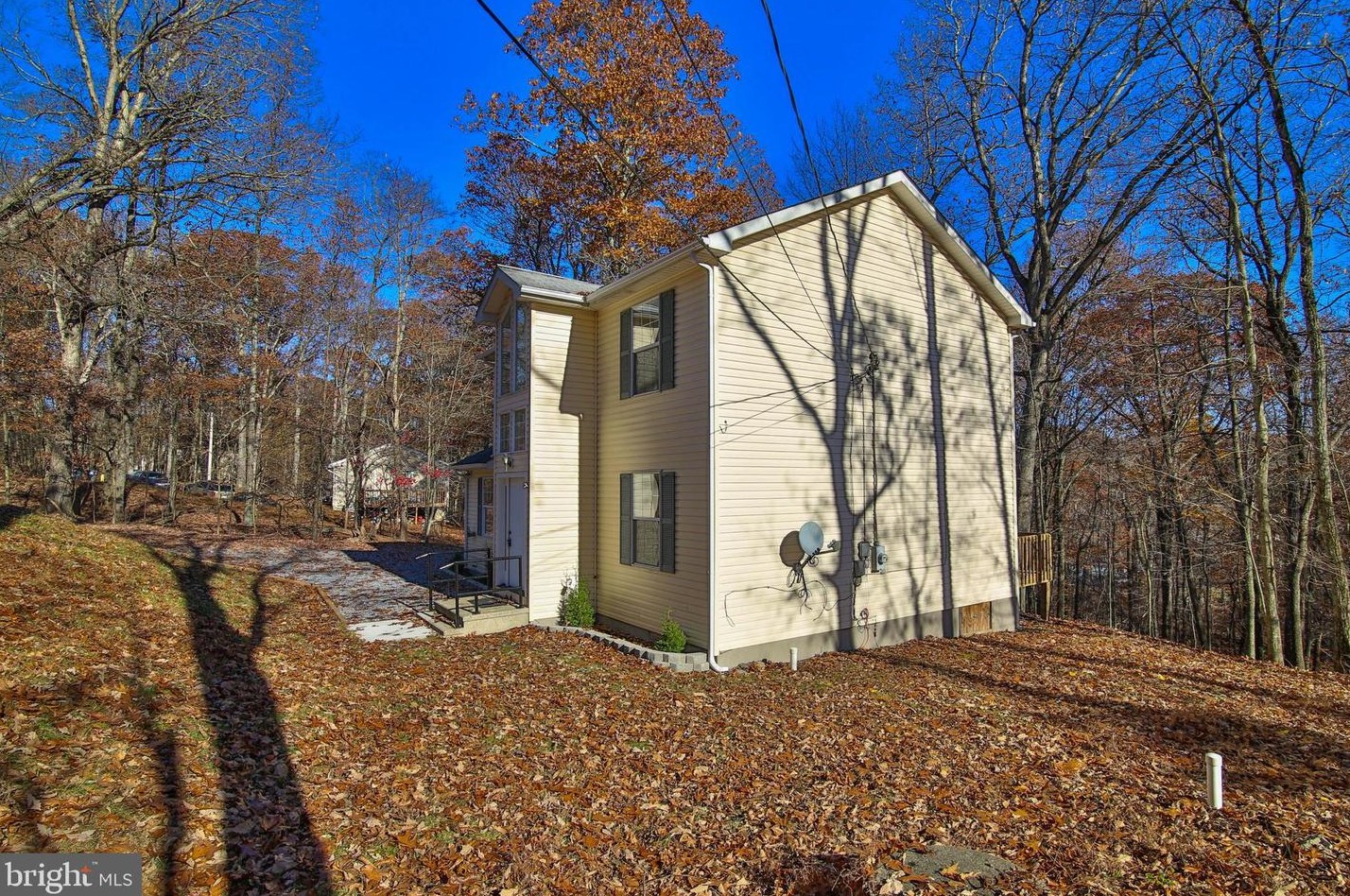 3309 Trafalgar Ave, East Stroudsburg PA  18302-8465 exterior