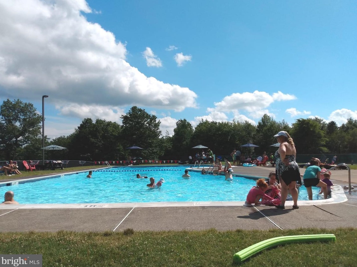 1674 Glade Dr, Long Pond PA  18334-7770 exterior