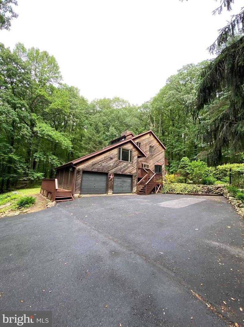 2712 Wassergass Rd, Hellertown PA  18055-3149 exterior