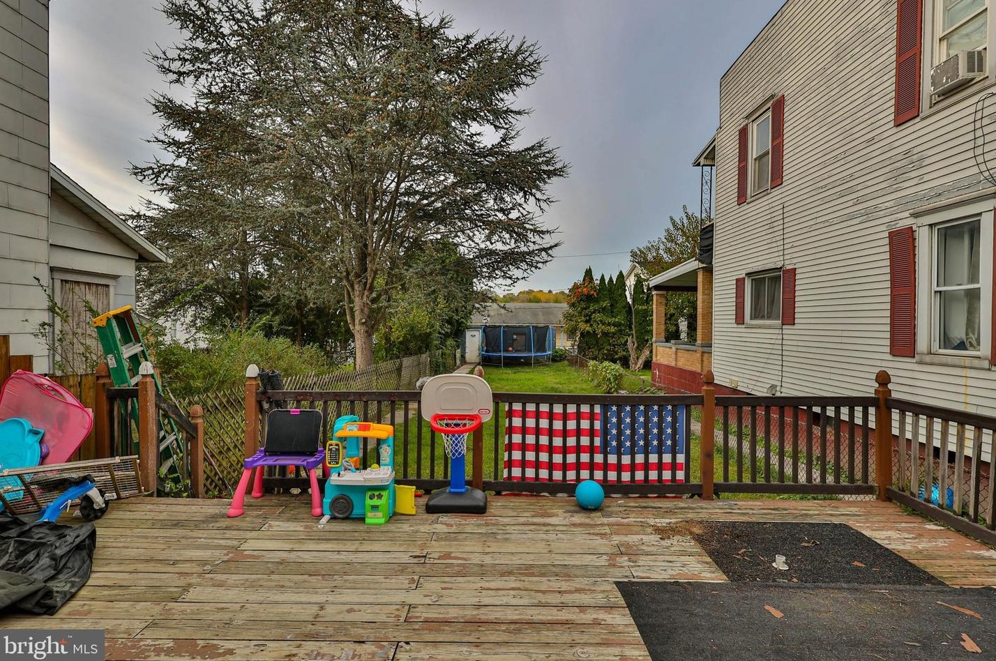 1604 Newport Ave, Northampton PA  18067-1448 exterior