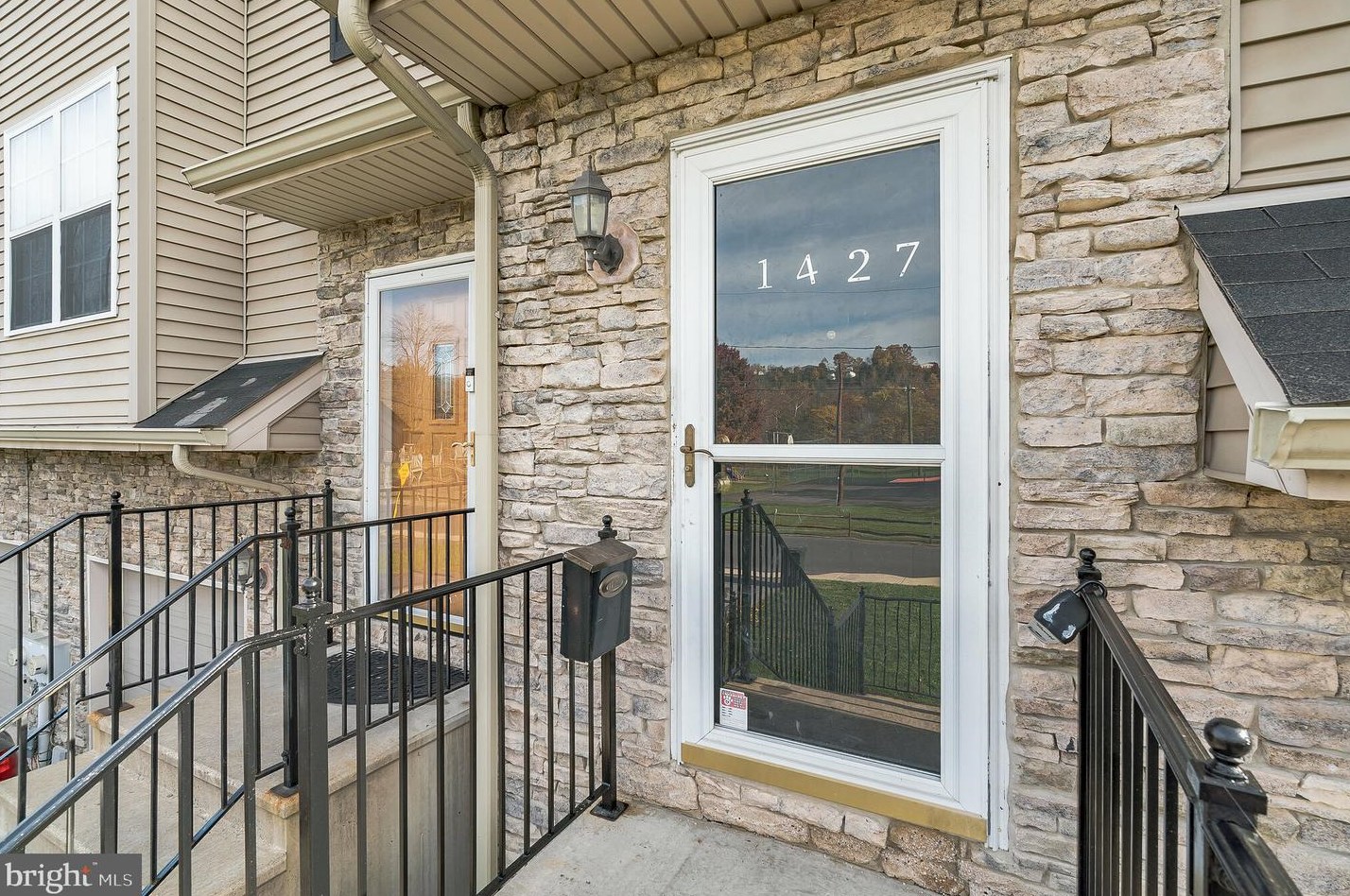 1427 Canal St, Northampton PA  18067-1422 exterior