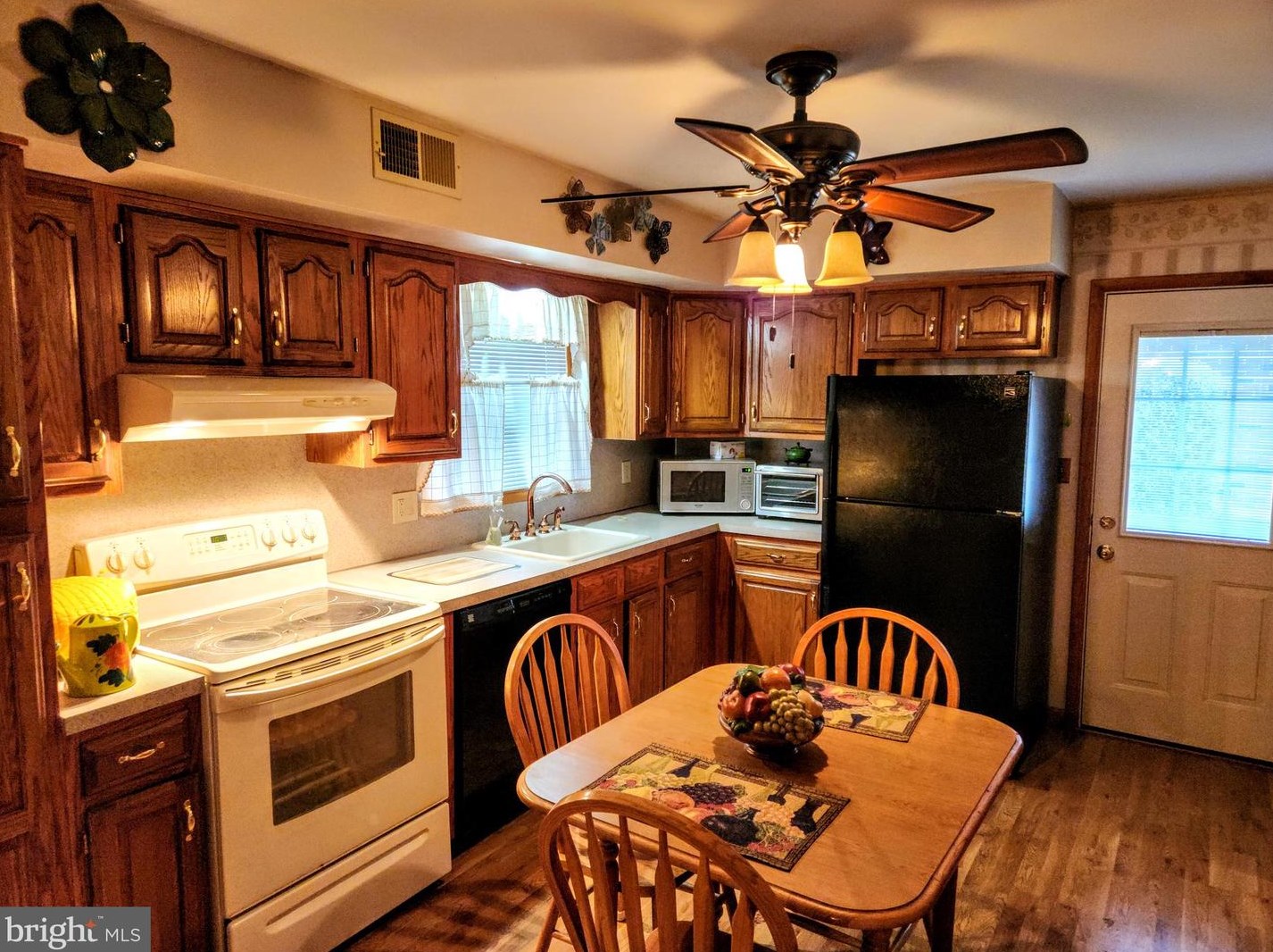 2115 Dewey Ave, Northampton PA  18067-1230 exterior