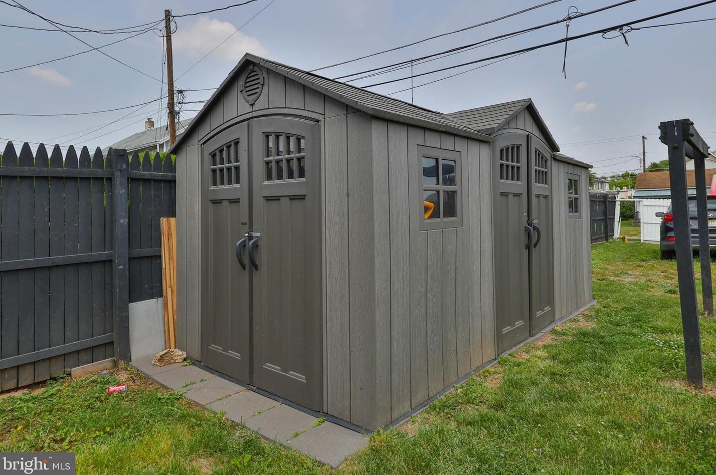942 Fernwood St, Bethlehem PA  18018-4414 exterior