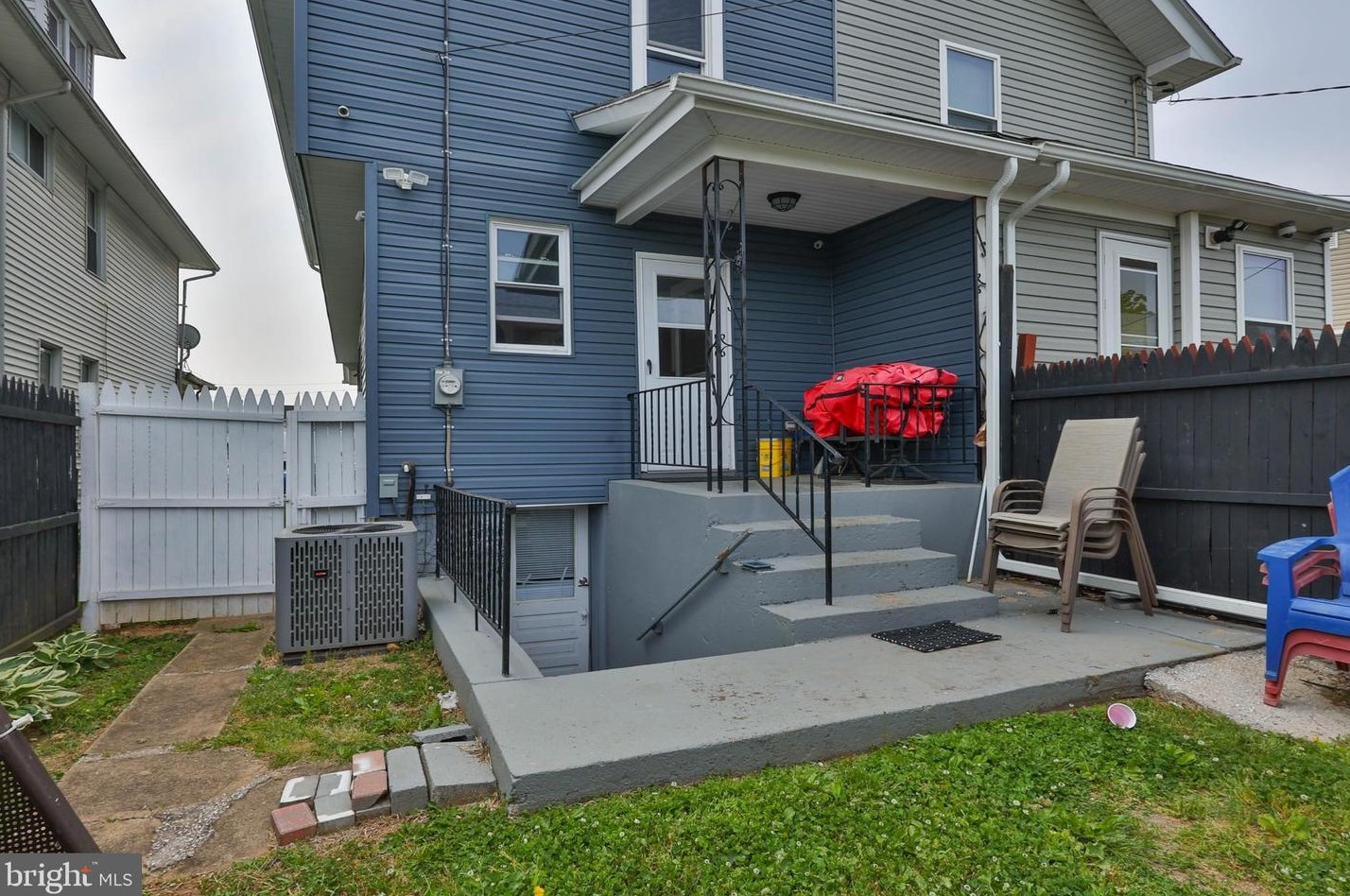 942 Fernwood St, Bethlehem PA  18018-4414 exterior