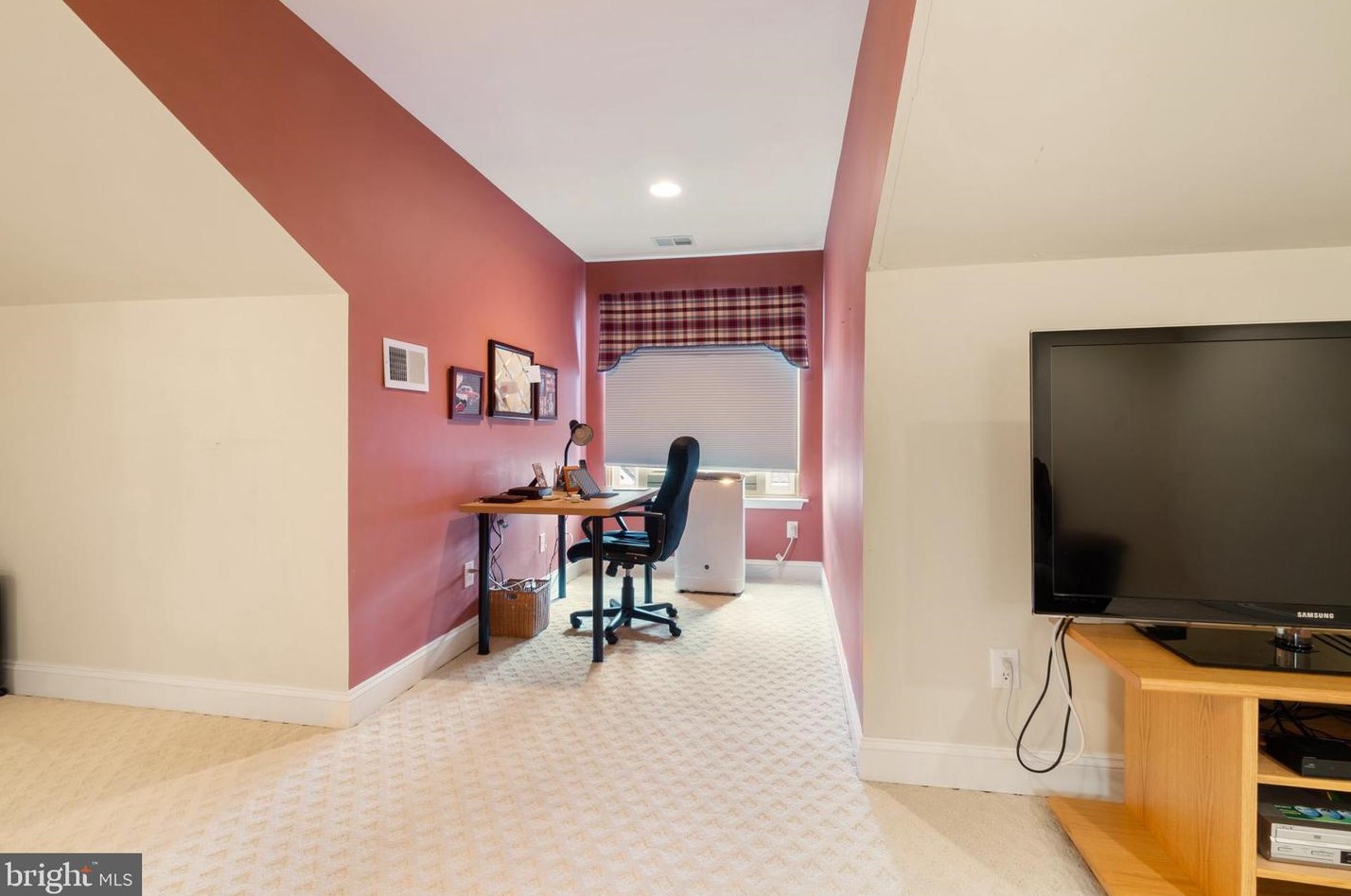 1849 Gregory Pl, Hellertown PA 18055-3422 exterior