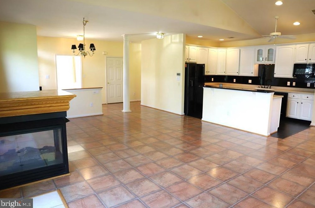 1889 Caryn Dr, Hellertown PA  18055-3402 exterior