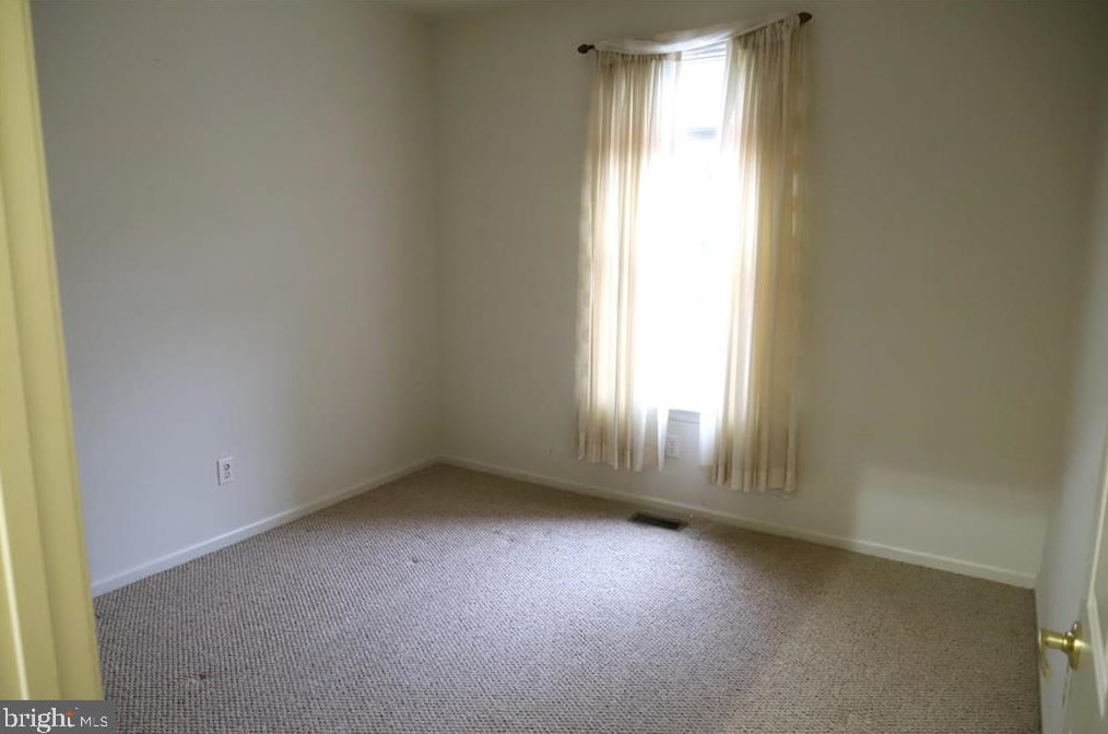 1889 Caryn Dr, Hellertown PA exterior