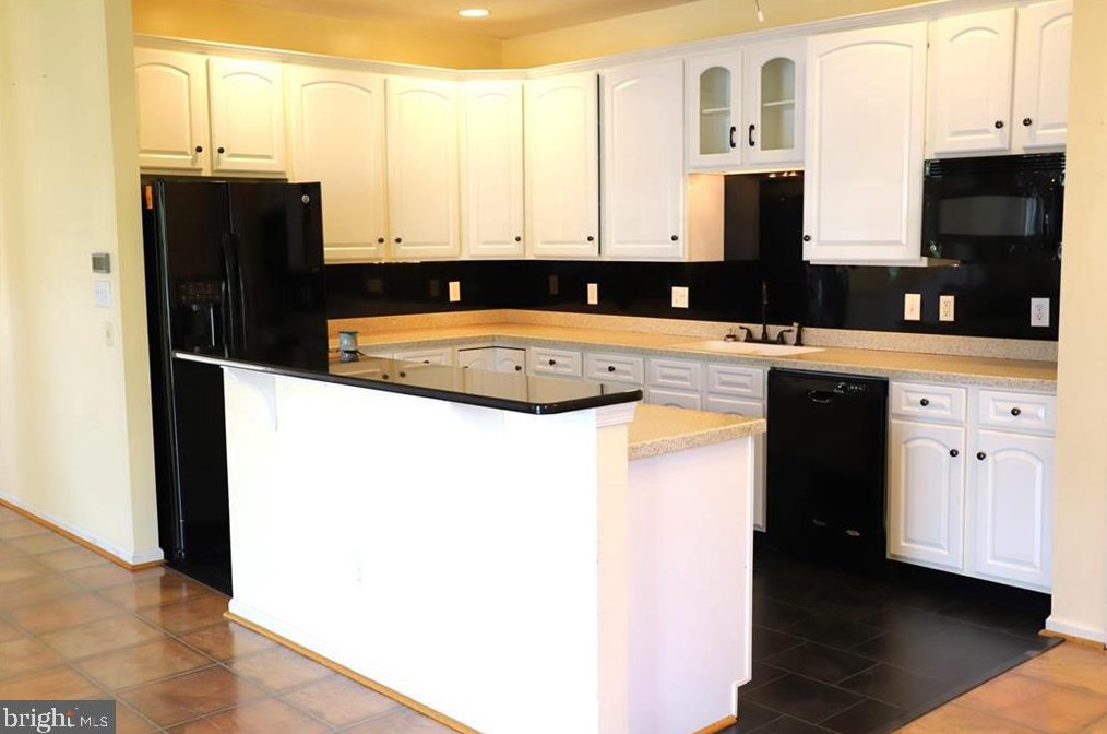 1889 Caryn Dr, Hellertown PA exterior