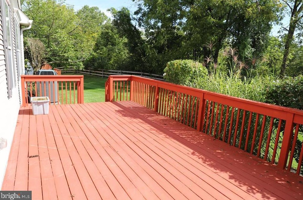 1889 Caryn Dr, Hellertown PA exterior