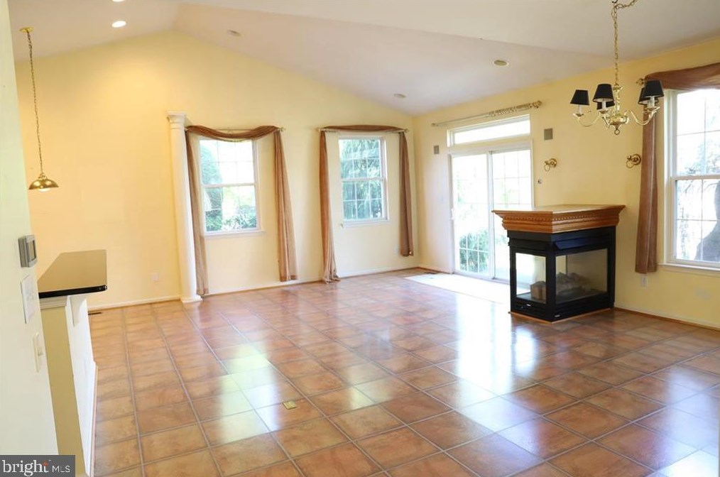 1889 Caryn Dr, Hellertown PA exterior