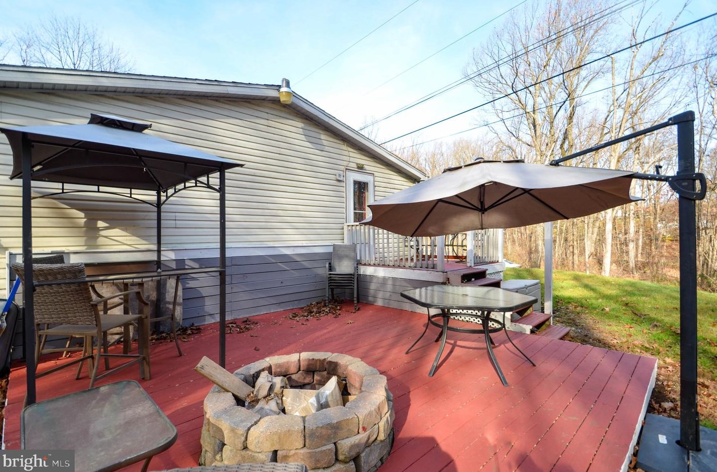 3991 Lehigh Dr, Northampton PA  18067-9665 exterior