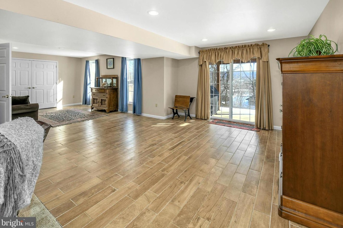 1857 Caryn Dr, Hellertown PA  18055-3423 exterior