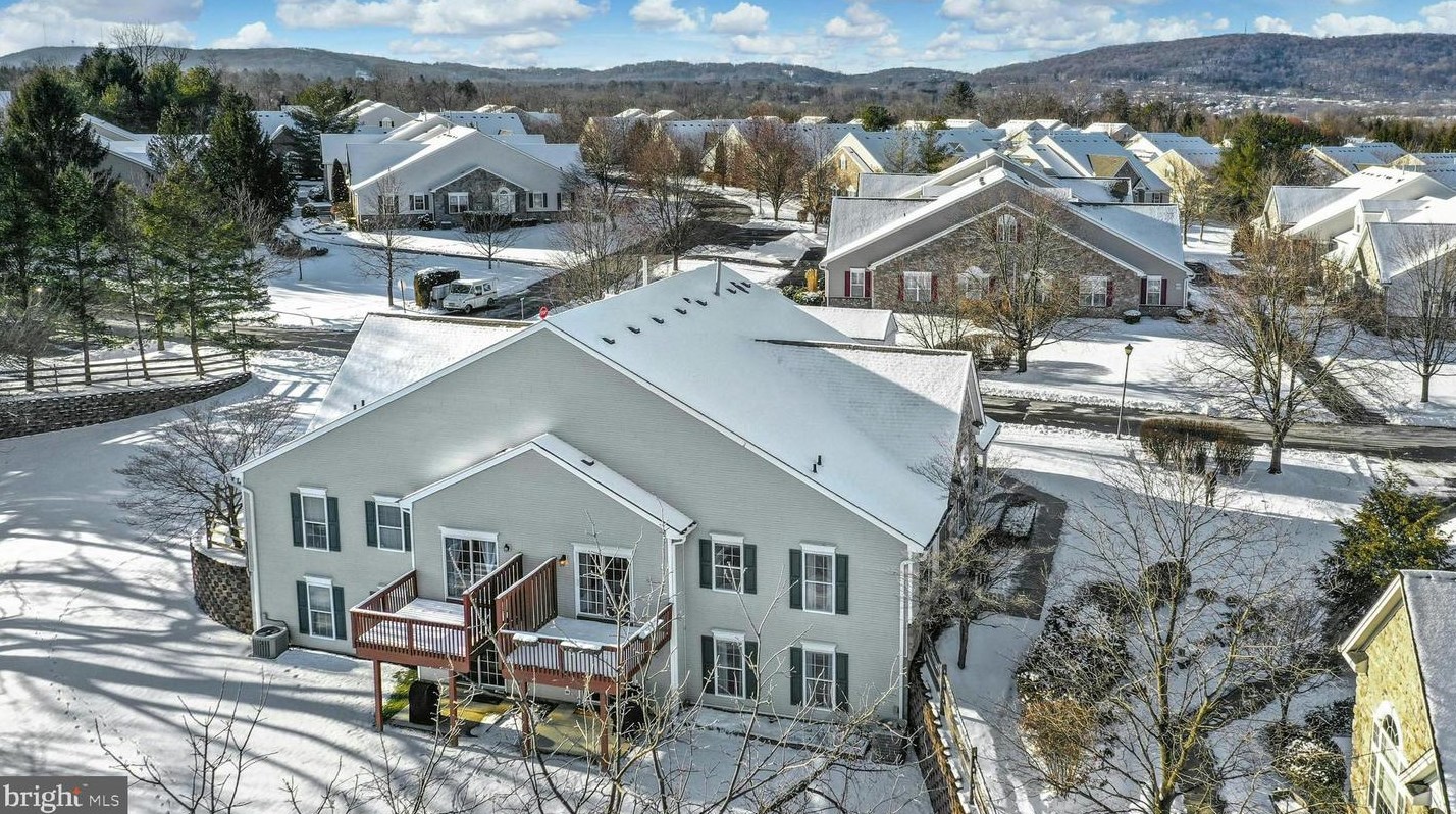 1857 Caryn Dr, Hellertown PA  18055-3423 exterior