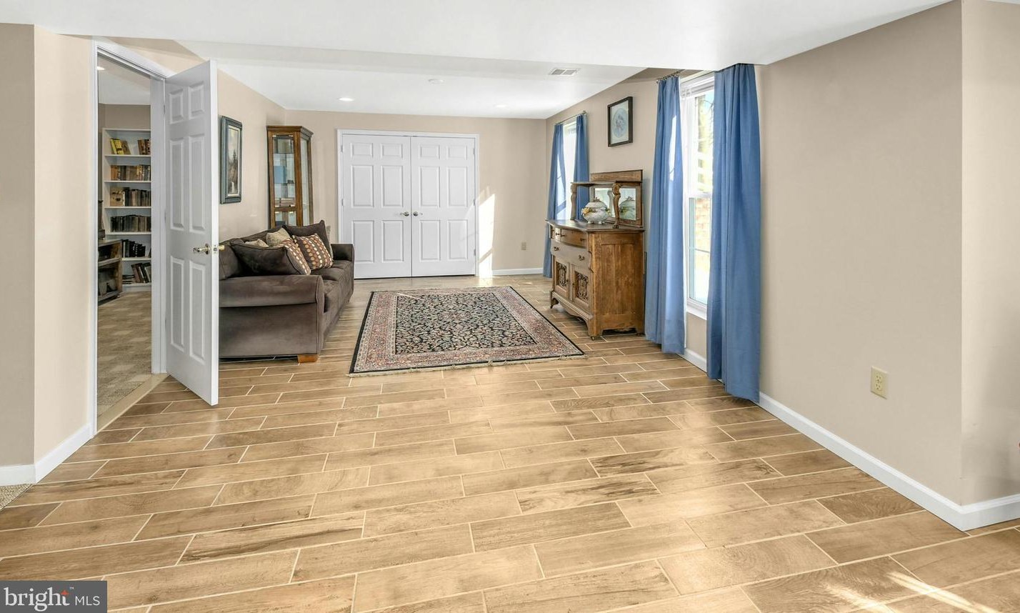 1857 Caryn Dr, Hellertown PA  18055-3423 exterior