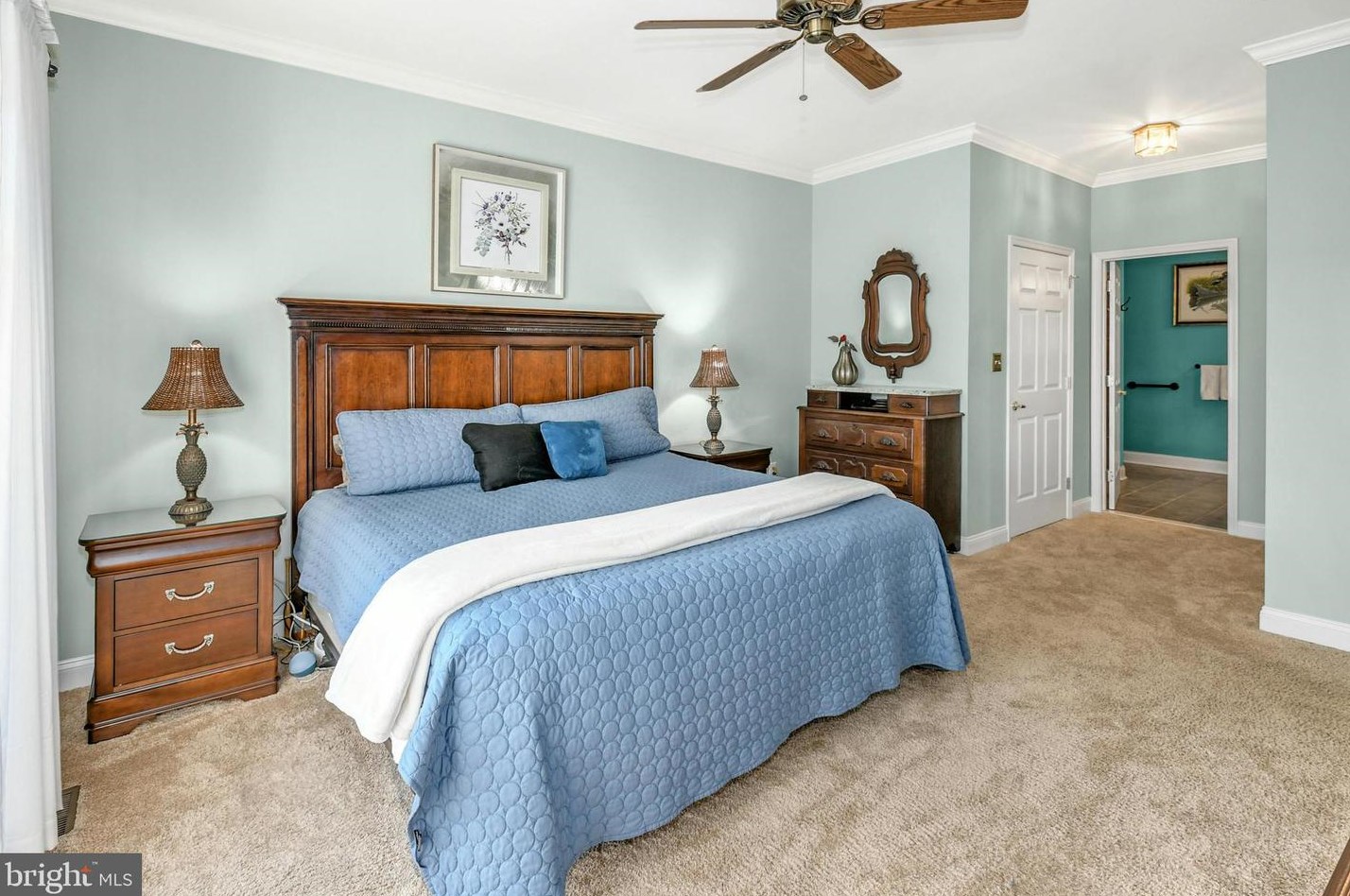 1857 Caryn Dr, Hellertown PA  18055-3423 exterior