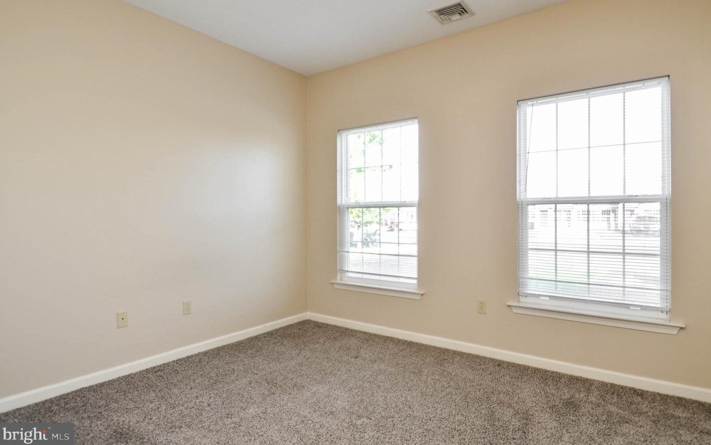 214 Huntington Ln, Easton PA  18040-8483 exterior