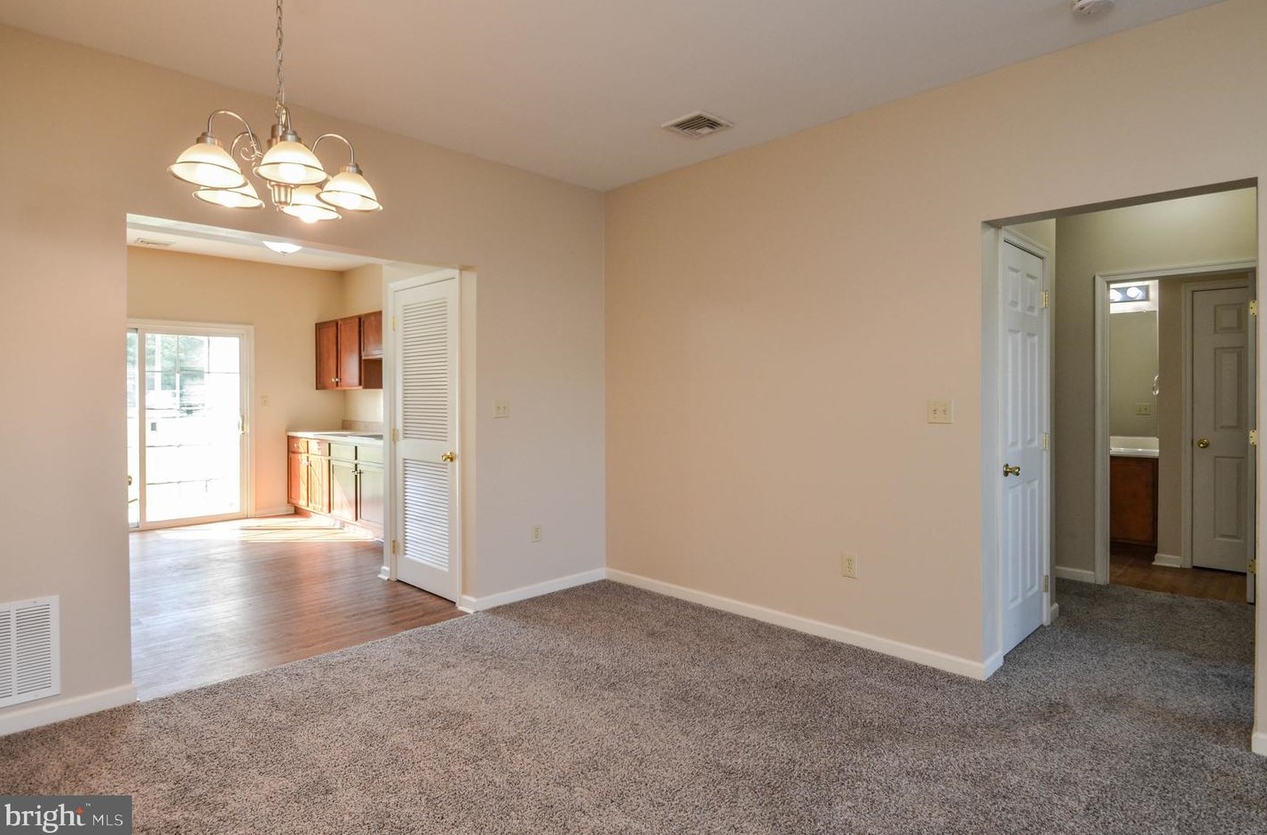 214 Huntington Ln, Easton PA  18040-8483 exterior