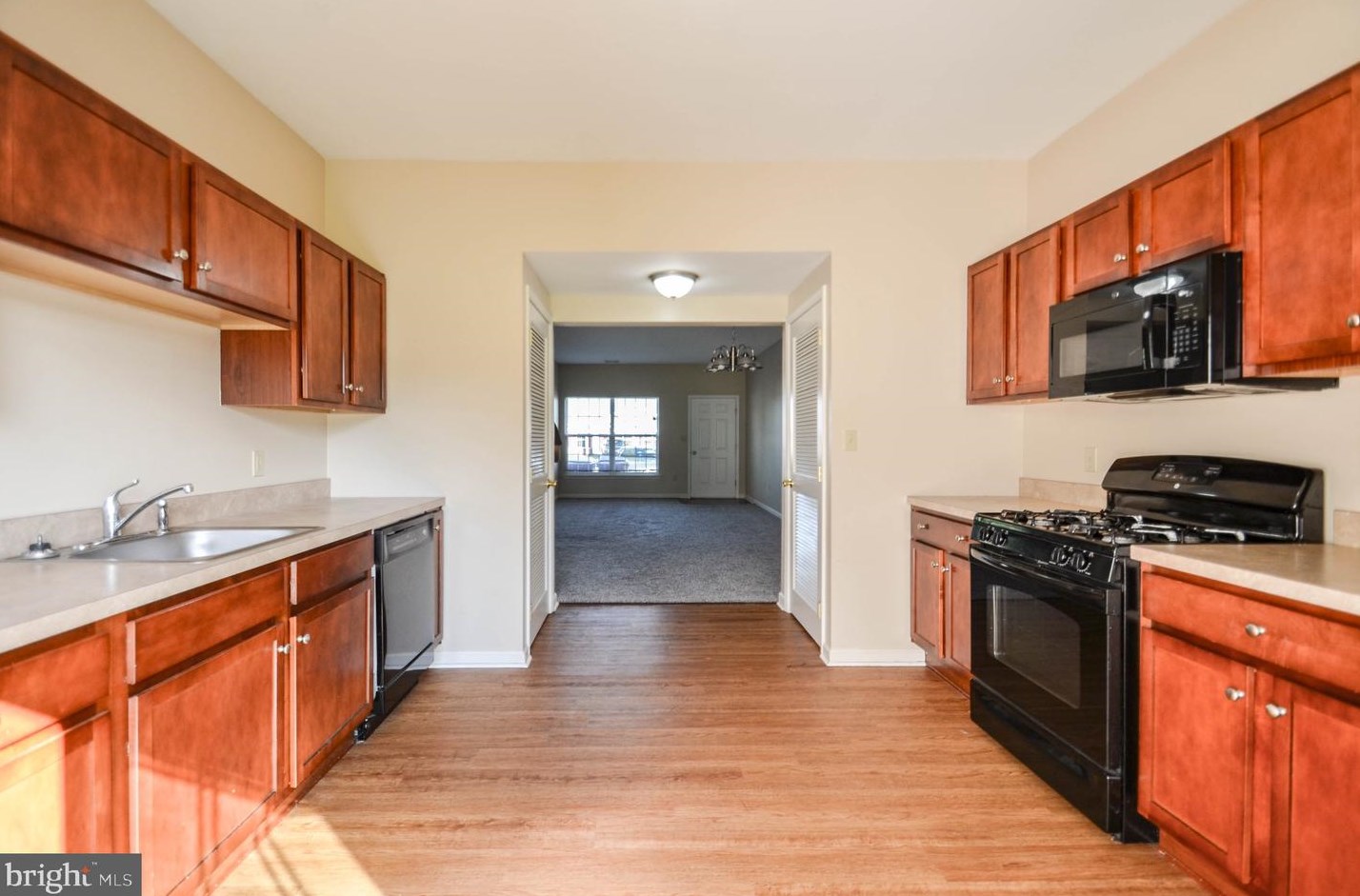 214 Huntington Ln, Easton PA  18040-8485 exterior