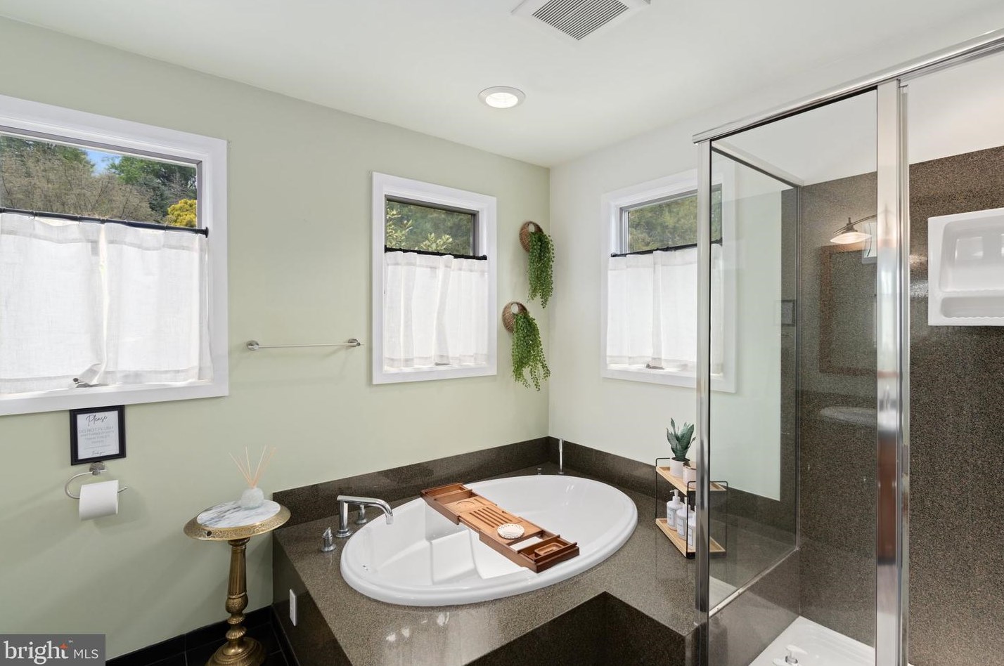 2595 Apple St, Hellertown PA  18055-3210 exterior