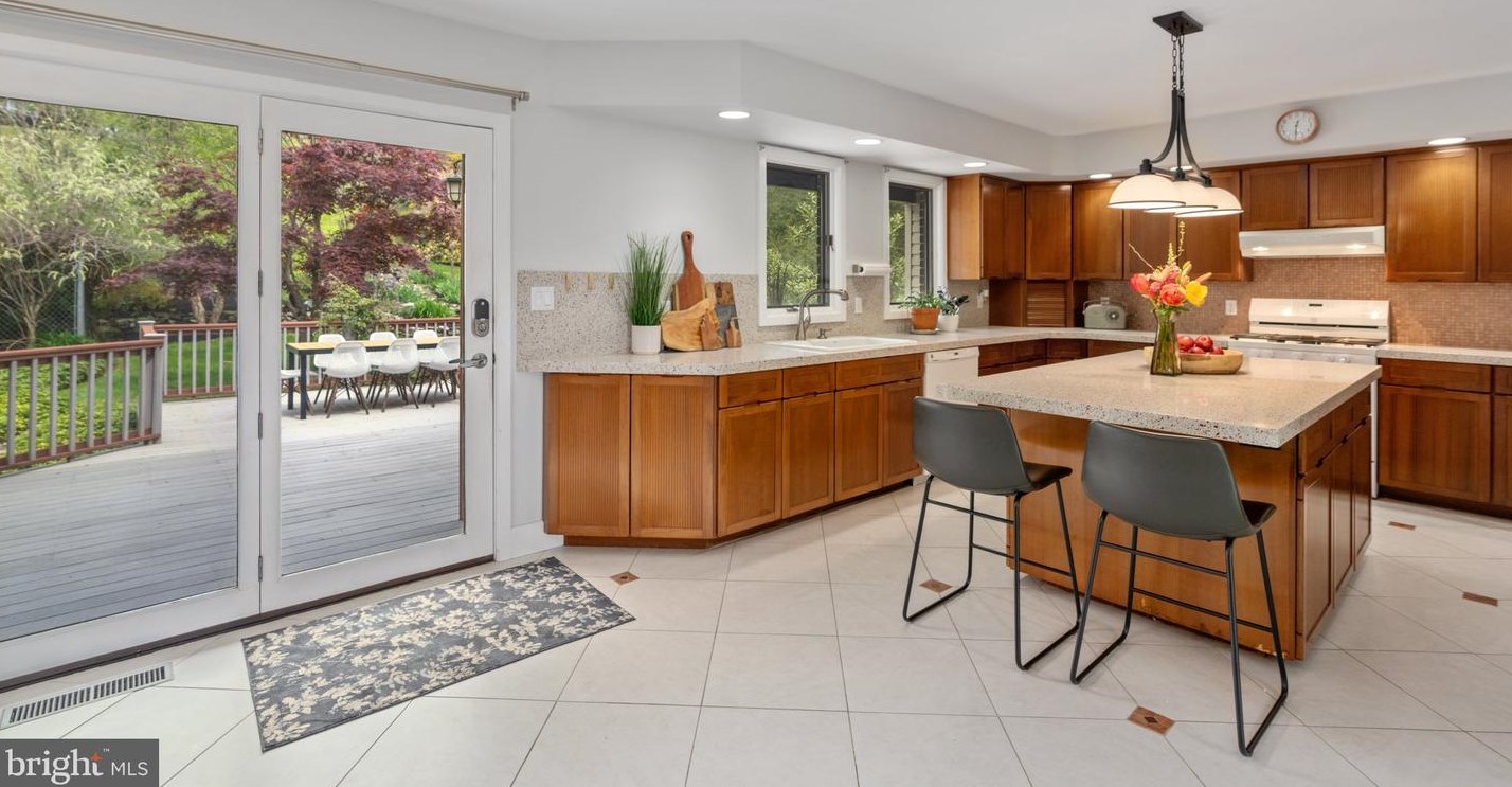 2595 Apple St, Hellertown PA  18055-3210 exterior