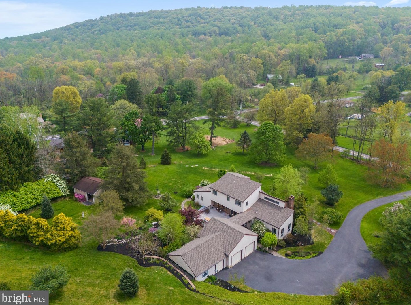 2595 Apple St, Hellertown PA  18055-3210 exterior