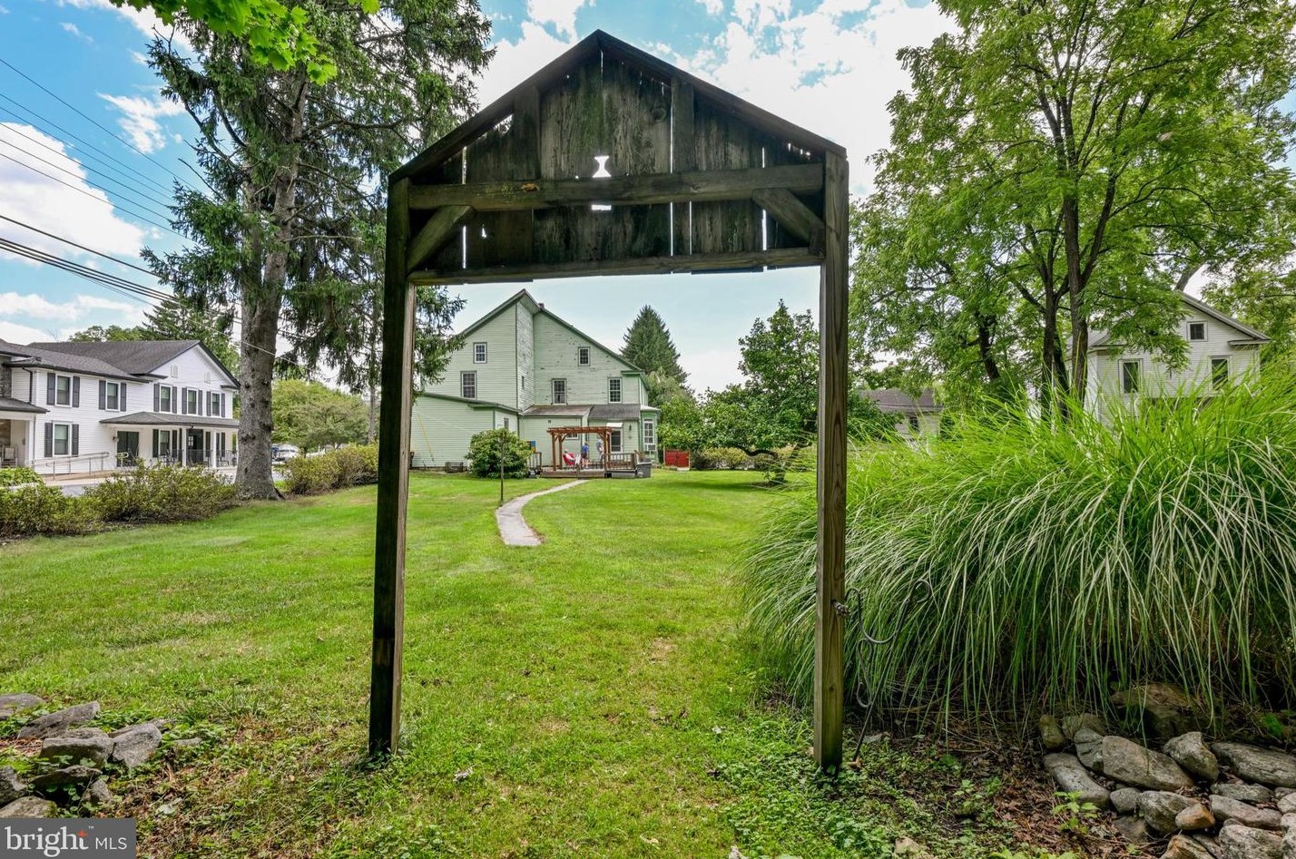 2242 Rdg Rd, Bangor PA 18013-9768 exterior