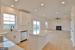 883 Emerald Valley Ln, Bangor, PA 18013 - Photo 9